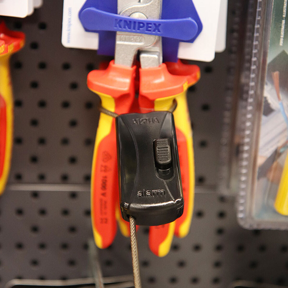 V2H230C6AFE4841526050711D0D23563D4CR6784050P4