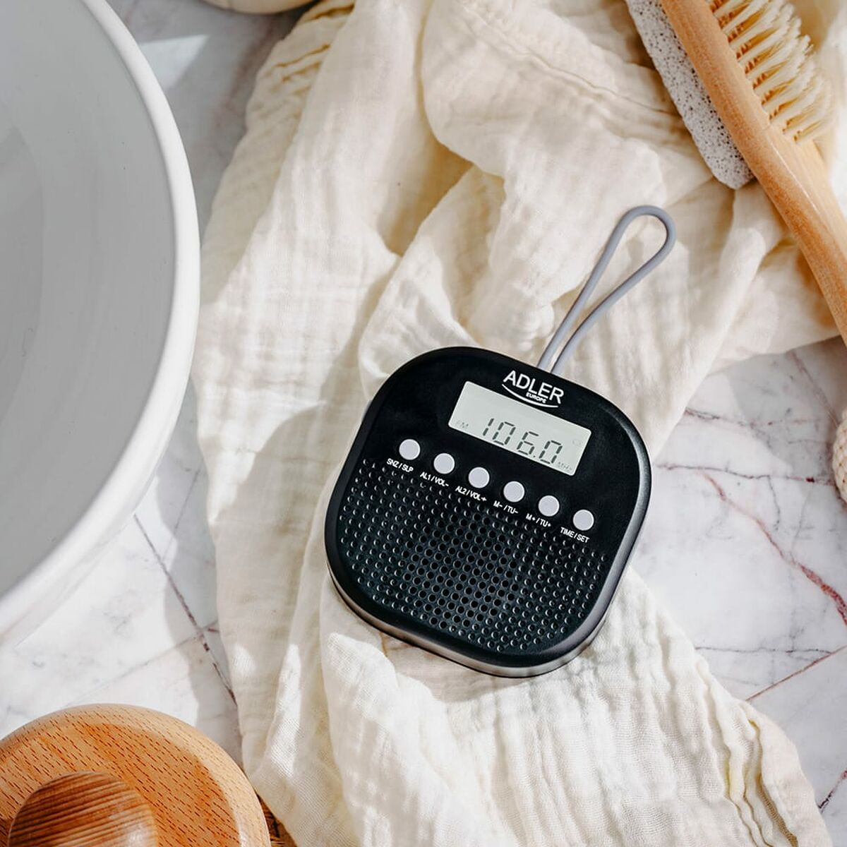 V3HE615FF7C1B7AF57B58A7C26467313C9CR5833230P8