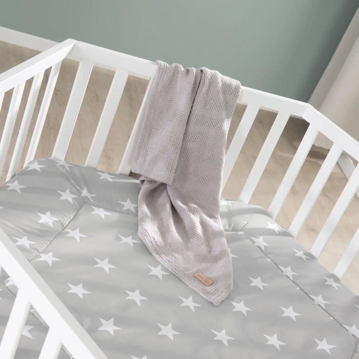 ROBA LITTLE STARS Hegaxonal Baby Playpen - Adjustable Height - Padded Cover - Braked Wheels - White Lacquered Wood - Star Pattern