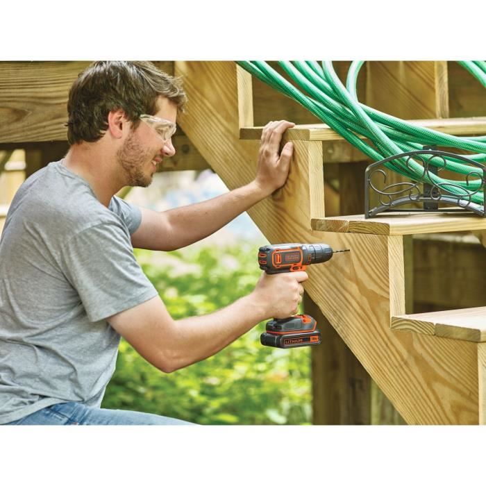 Black+Decker drill wireless screwdriver 18 V li-ion with BDCDC18BAST-QW charger with 160 accessories, 2 batteries 1.5 Ah, 1 box