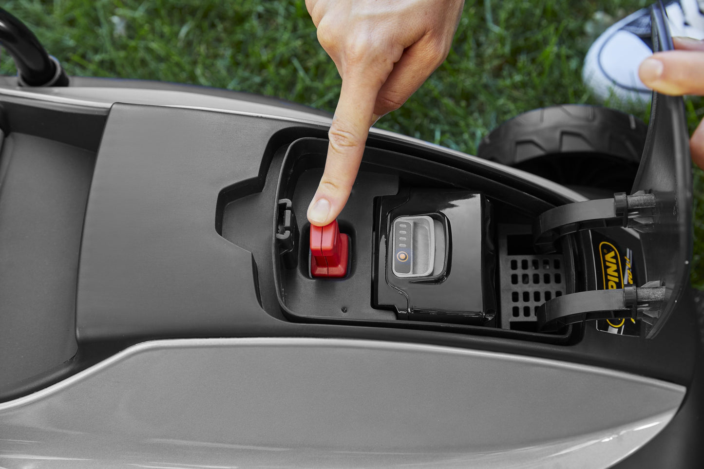 Alpina AL 3020 Li Kit 30 cm cutting battery mower - charger and 20V 4Ah battery included