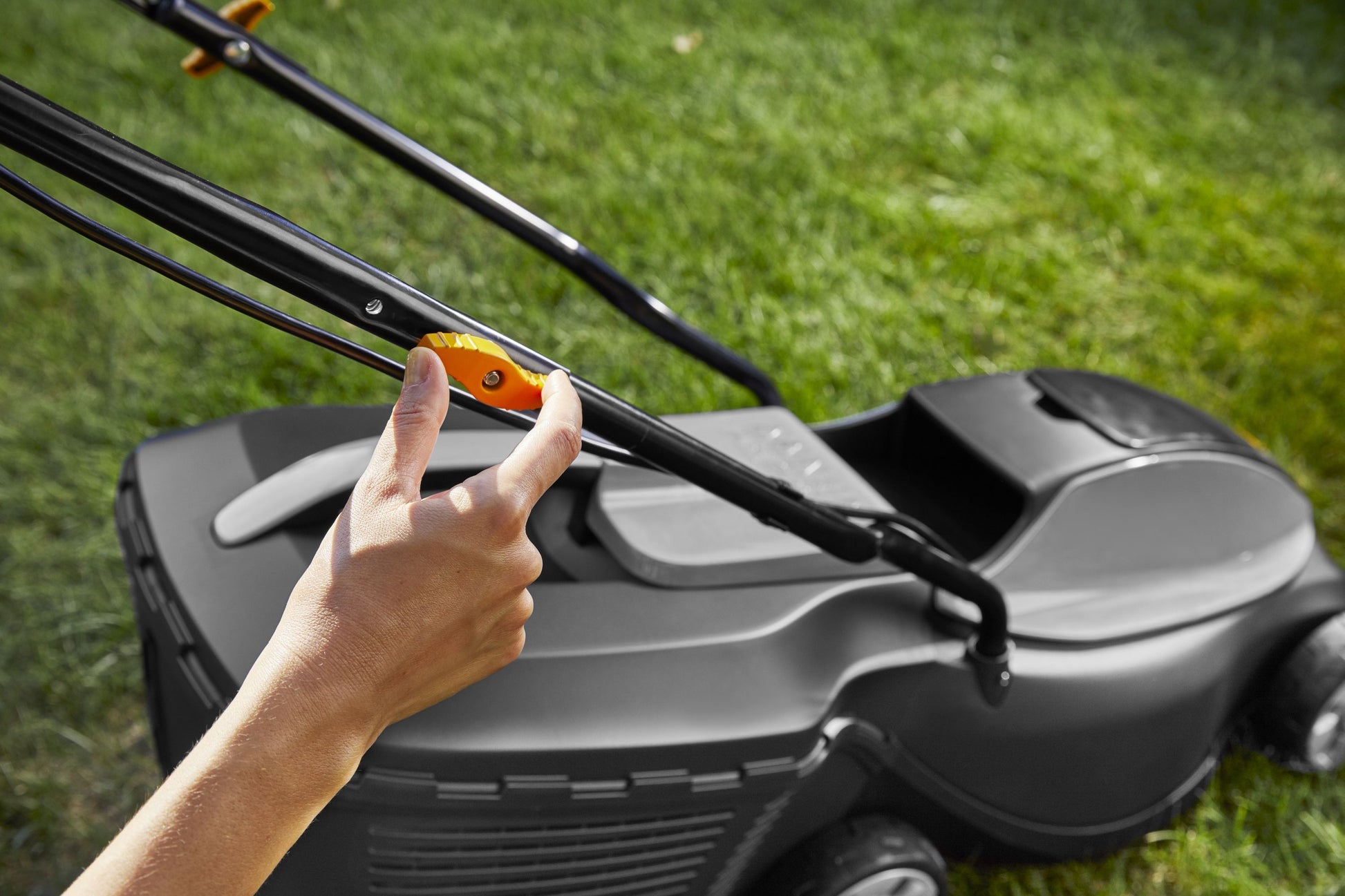 Alpina AL 3020 Li Kit 30 cm cutting battery mower - charger and 20V 4Ah battery included