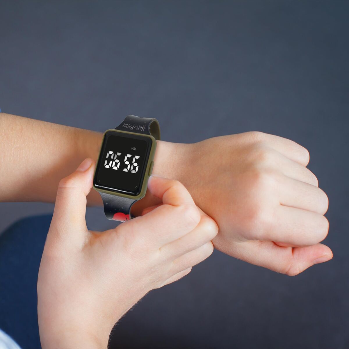 V2HC573CAA462CDFDF51412C51D68B3C9EER7717409P9