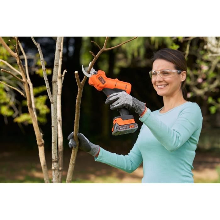 BLACK+DECKER pruning shears - 18V 2Ah Lithium battery - Cutting capacity 25mm - Safety trigger