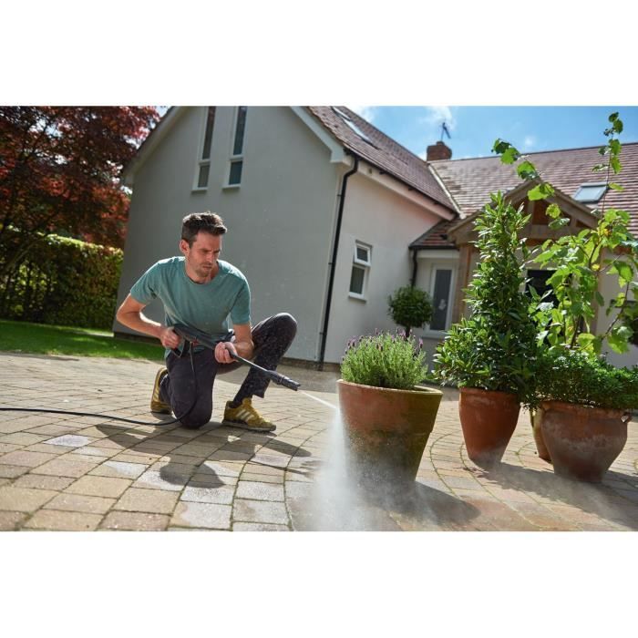 BOSCH UniversalAquatak Pressure Washer 125 Bars - 1500 Watts.