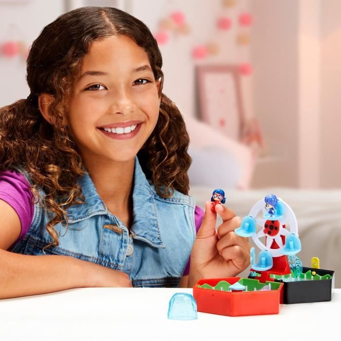 BANDAI - Miraculous Ladybug - Mini Chibi Universe Theme Park - Mini Marinette and Climatika figures included - P50553