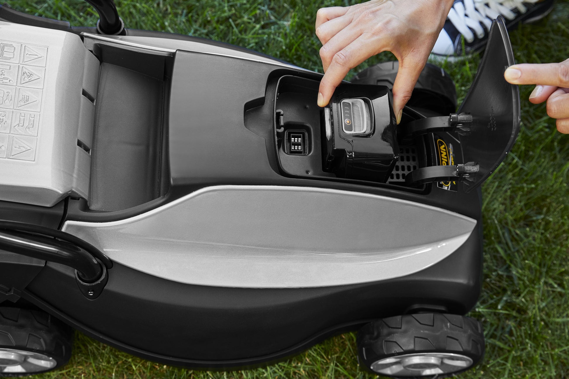 Alpina AL 3020 Li Kit 30 cm cutting battery mower - charger and 20V 4Ah battery included