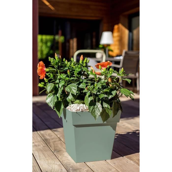 EDA Plastic - Tuscan square flower pot - 32 x 32 x H 32 cm - 22 L - Bay green