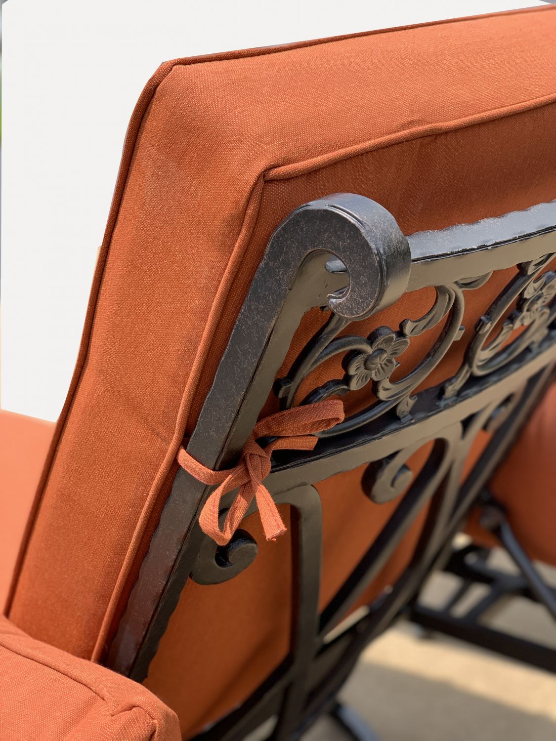 Chillounger Swivel Lounge with Cushions