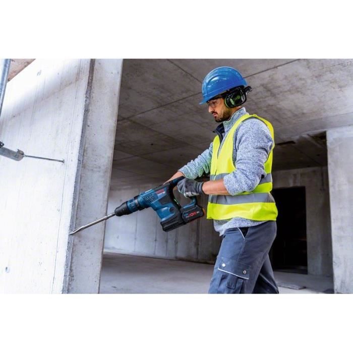 SDS Max GBH 18V-36 C cordless rotary hammer with two ProCORE 5.5Ah batteries + GAL 1880 CV charger BOSCH standard box
