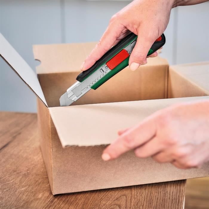 Cutter with sectionable blade