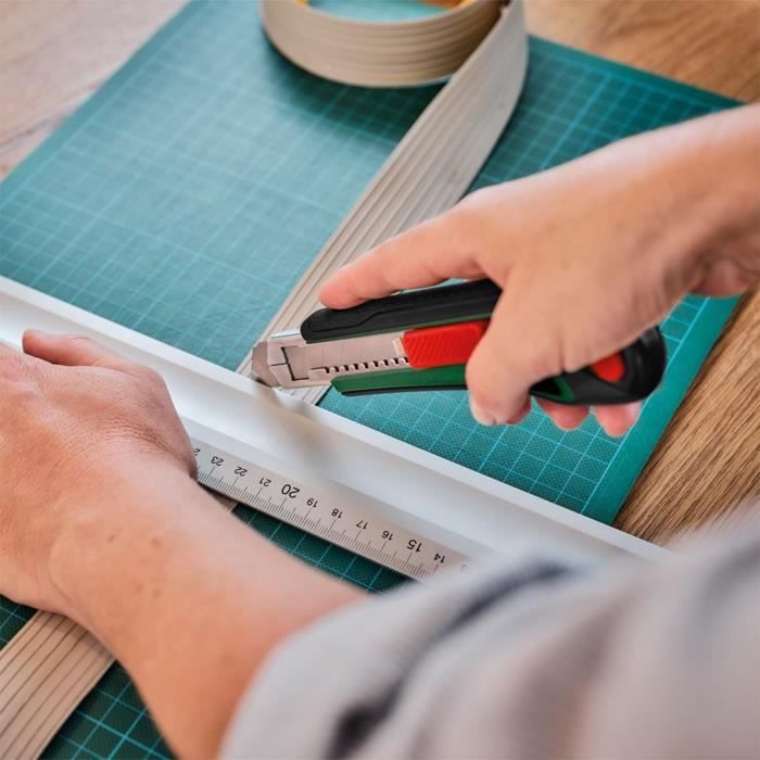 Cutter with sectionable blade