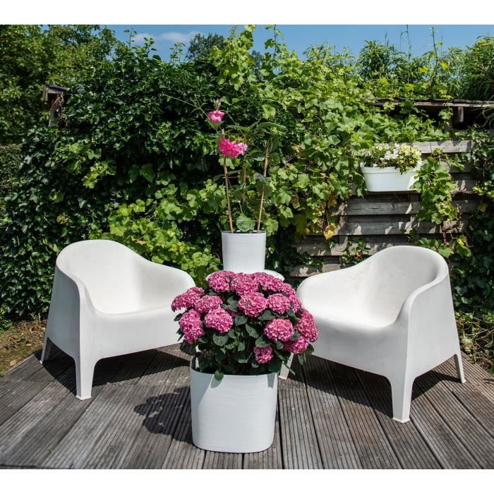 Pot with water reserve - GARDEN ID Respect - White 30 x 30 cm - 100% household waste - 100% recyclable - Structured surface.