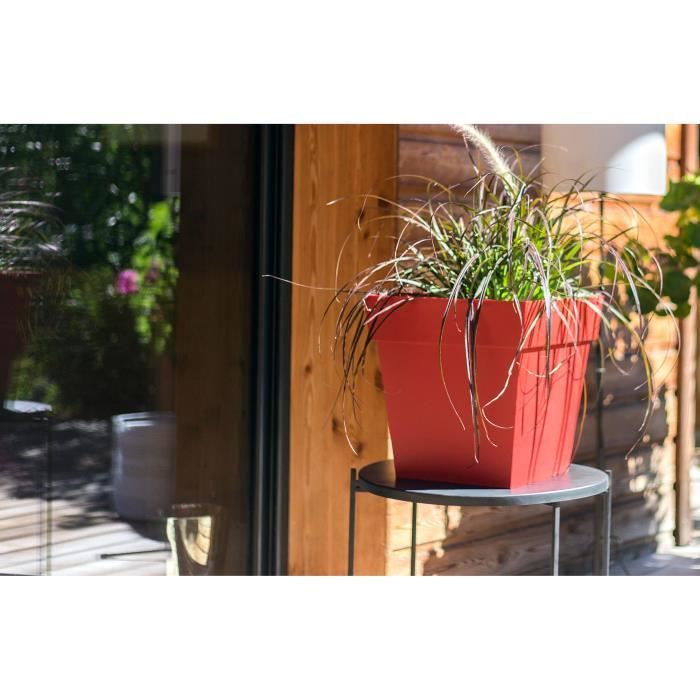 EDA Tuscan Square Flower Pot - 32 x 32 x H 32 cm - 22 L - Ruby Red
