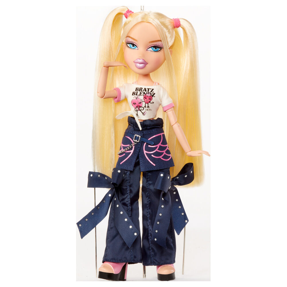 Bratz Stylin Cloe doll + t-shirt