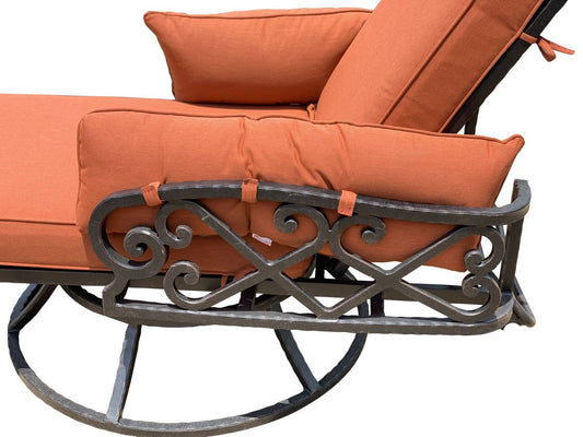 Chillounger Swivel Lounge with Cushions