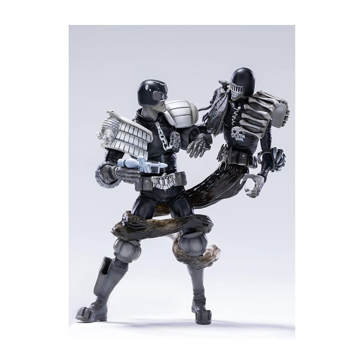 Judge Dredd vs Death Black & White 1:8 Action Figure 2-Pack