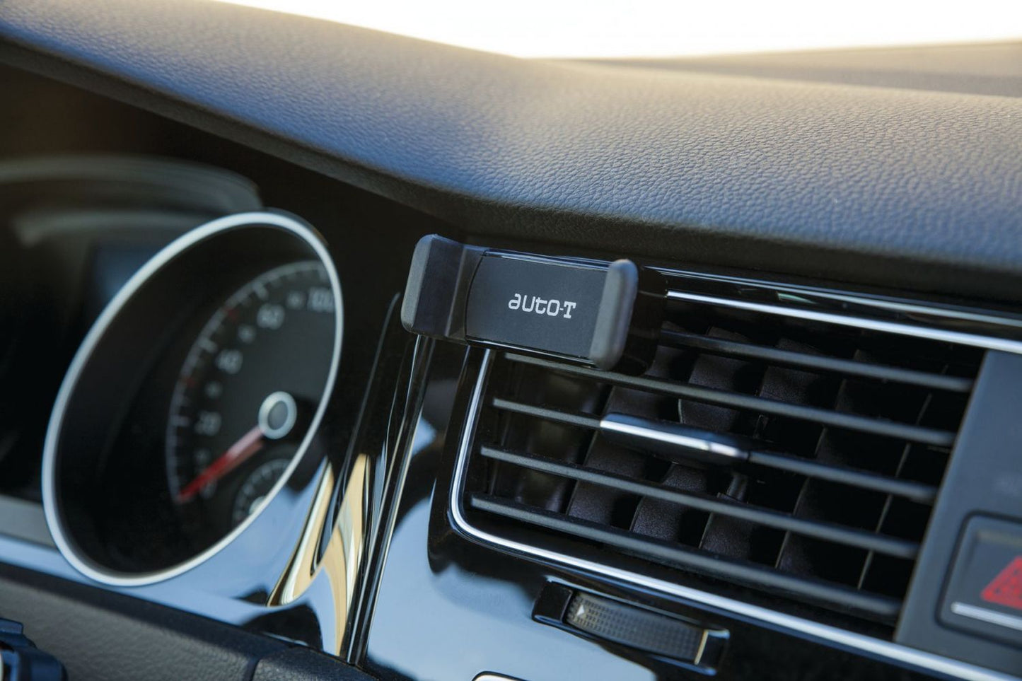 AUTO-T Discrete support for smartphones on aerators