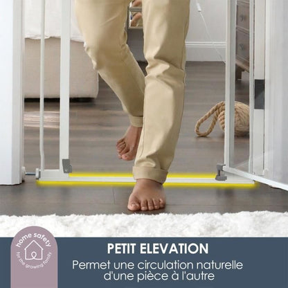 DREAMBABY Clear Panel Safety Gate - Hold-open Function - Anti-fall Bottom - White